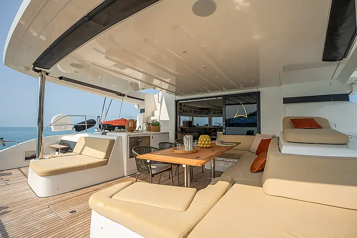 Lagoon 55 - Cockpit