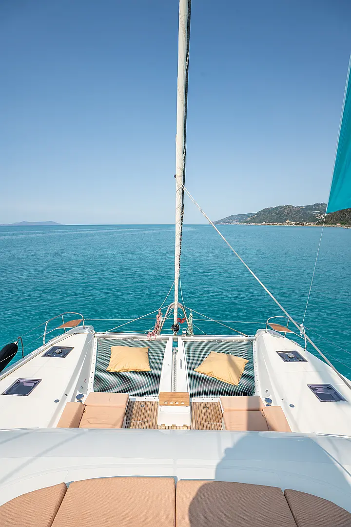 Lagoon 55 - Bow