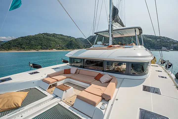 Lagoon 55 - Bow
