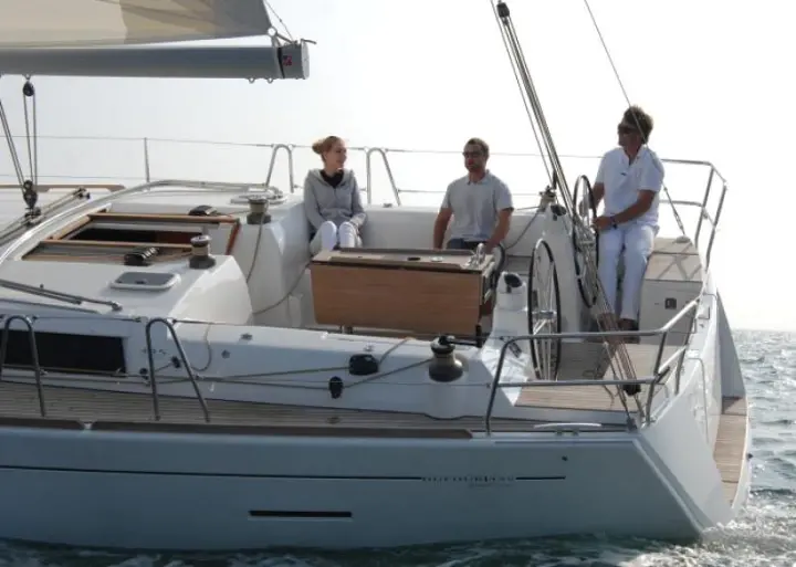 Dufour 450 GL - Sailing