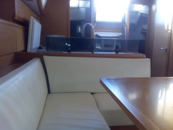 Sun Odyssey 379 - 