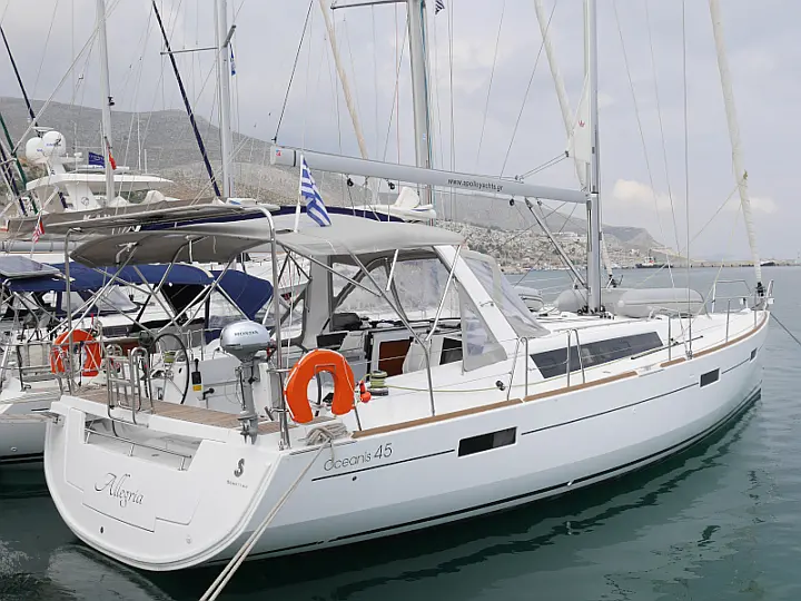 Oceanis 45 - External image