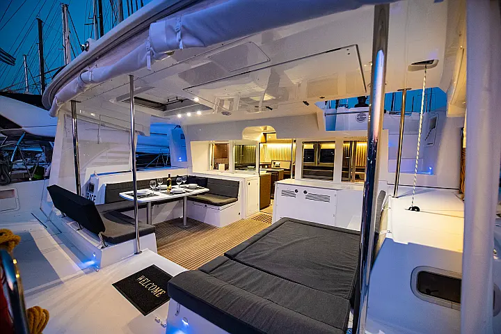 Lagoon 450 Flybridge - 