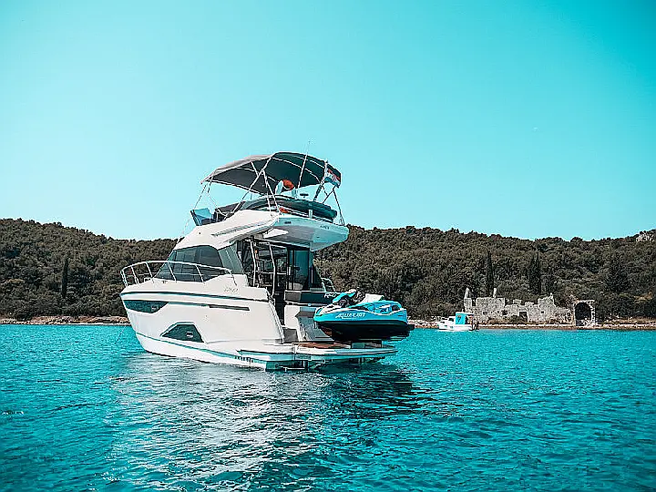 Bavaria R40 FLY - 