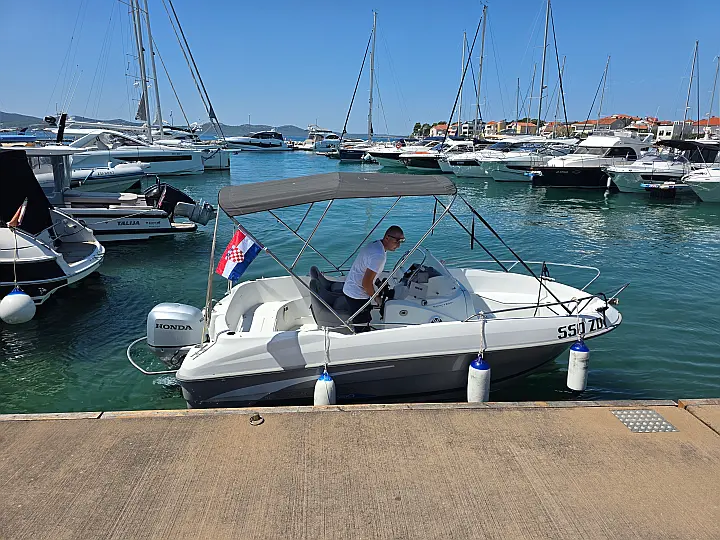 Beneteau Flyer 550 - External image