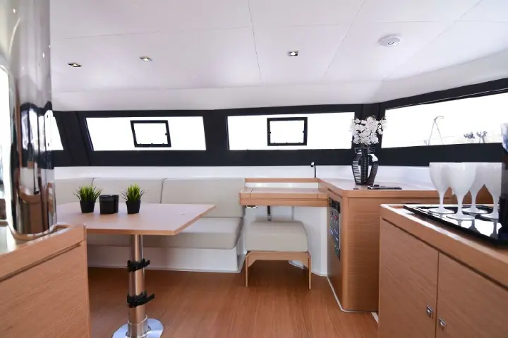 Dufour Catamaran 48 - Lounge