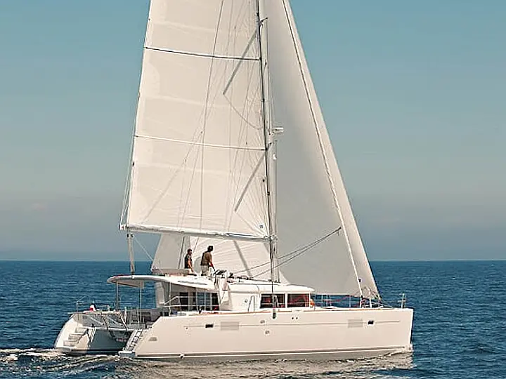 Lagoon 450  Flybridge - External image