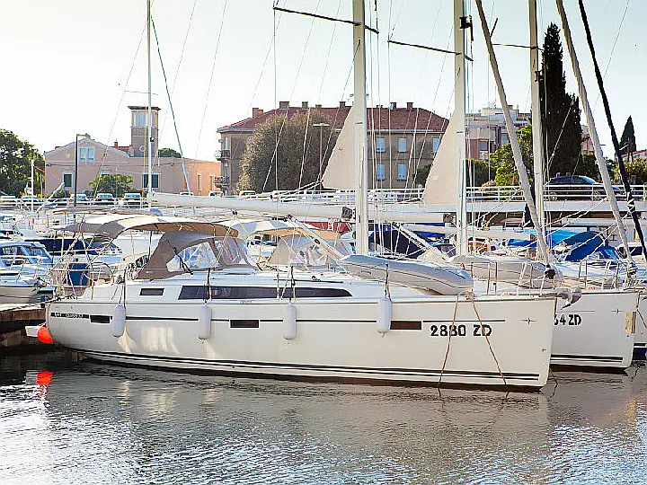 Bavaria Cruiser 37  - 