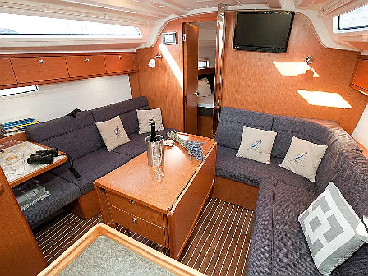 Bavaria Cruiser 37  - 