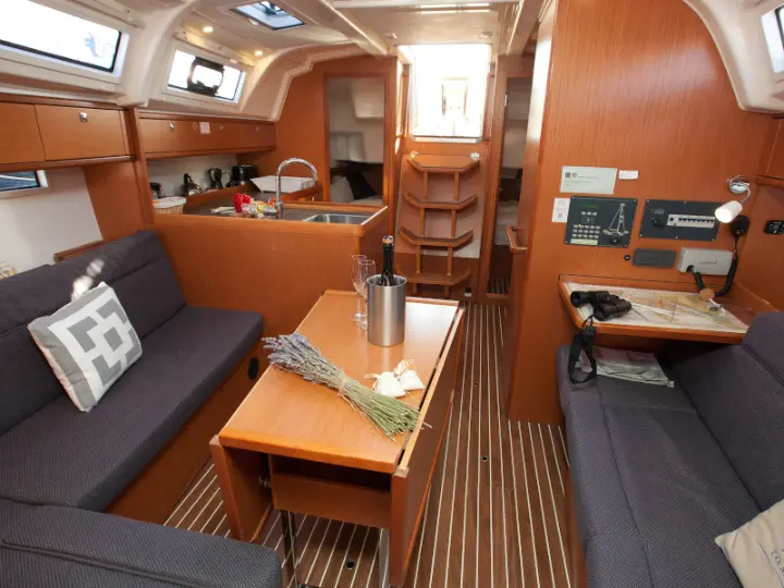 Bavaria Cruiser 37  - 