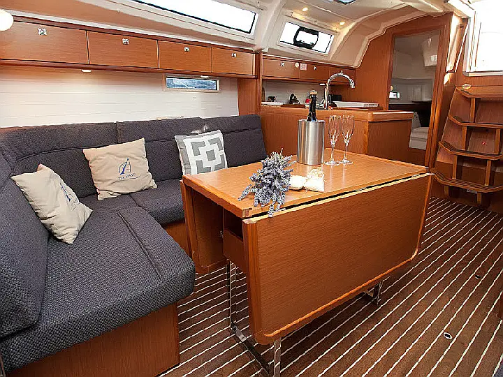 Bavaria Cruiser 37  - 