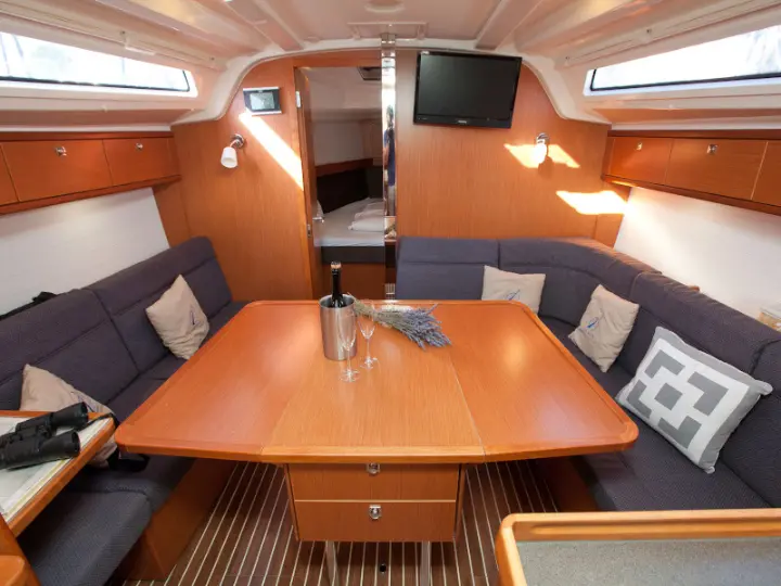 Bavaria Cruiser 37  - 