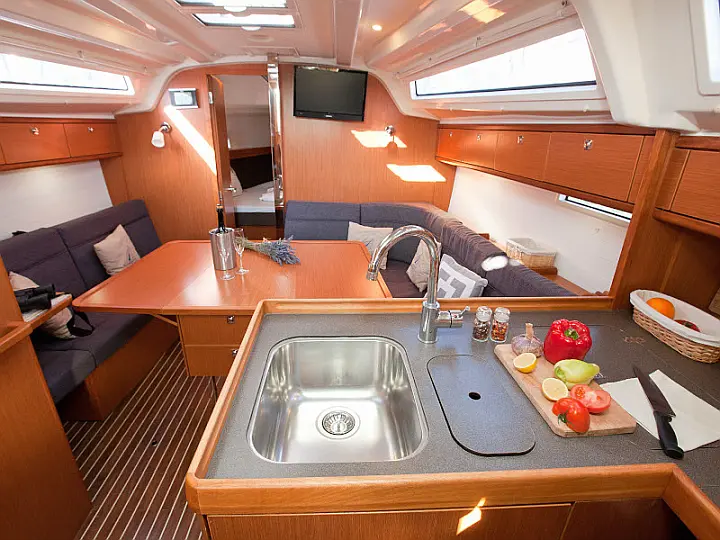 Bavaria Cruiser 37  - 