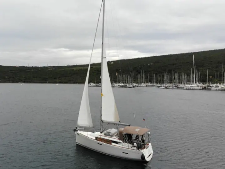Sun Odyssey 389 - 