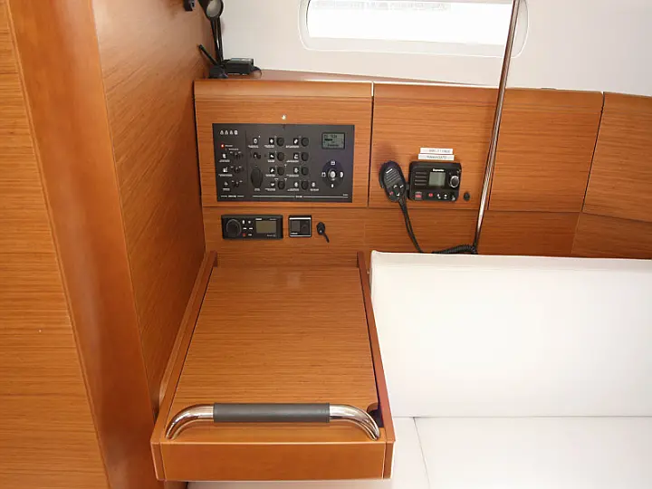 Sun Odyssey 389 - 