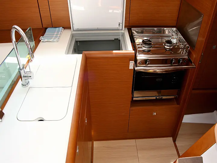 Sun Odyssey 389 - 