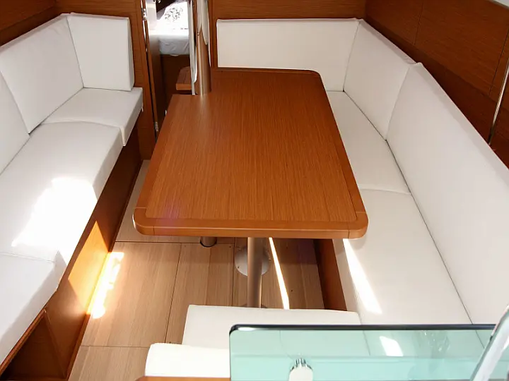 Sun Odyssey 389 - 