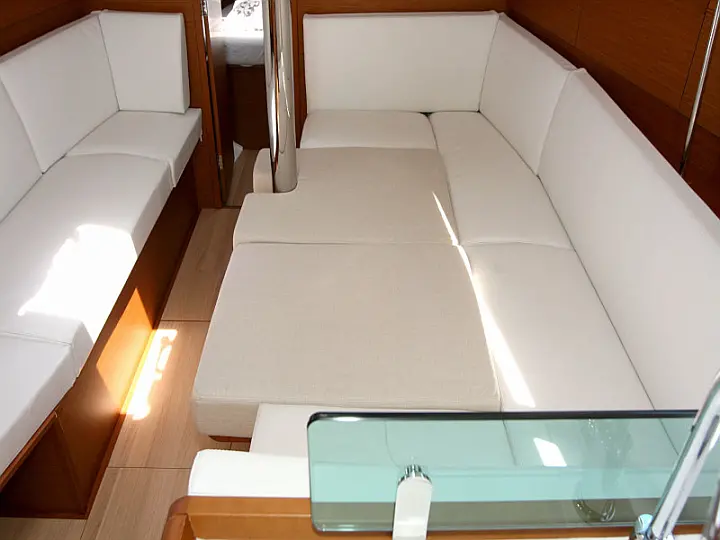 Sun Odyssey 389 - 