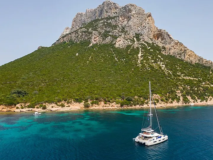 Lagoon 55 - External image