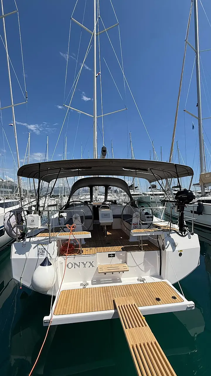 Bavaria C42 - 