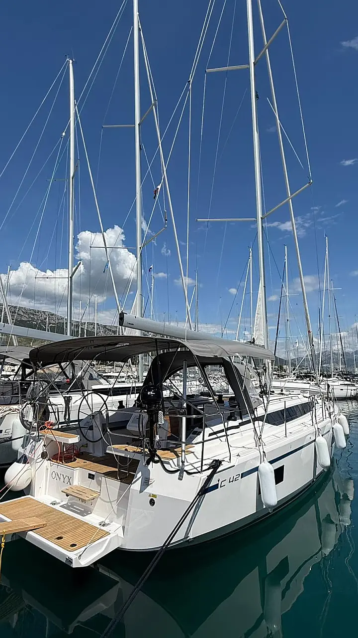 Bavaria C42 - 