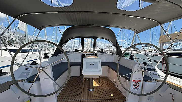 Bavaria C42 - 