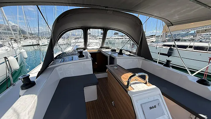 Bavaria C42 - 