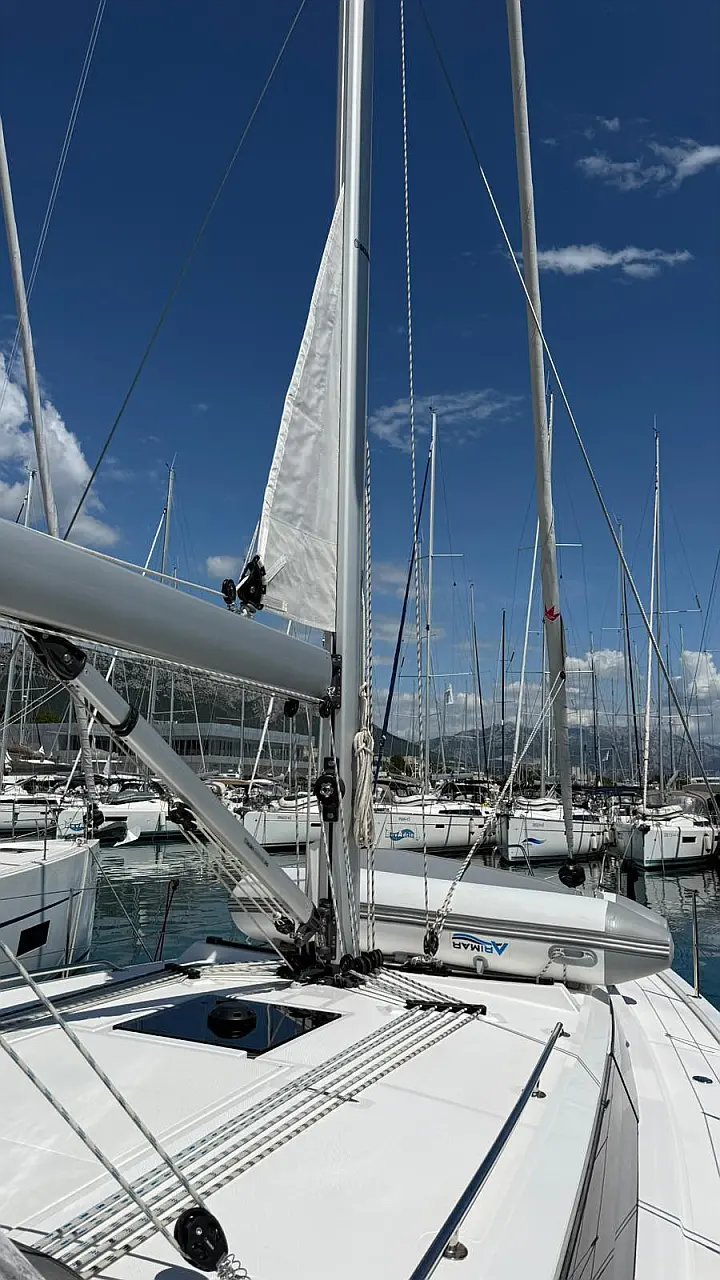 Bavaria C42 - 