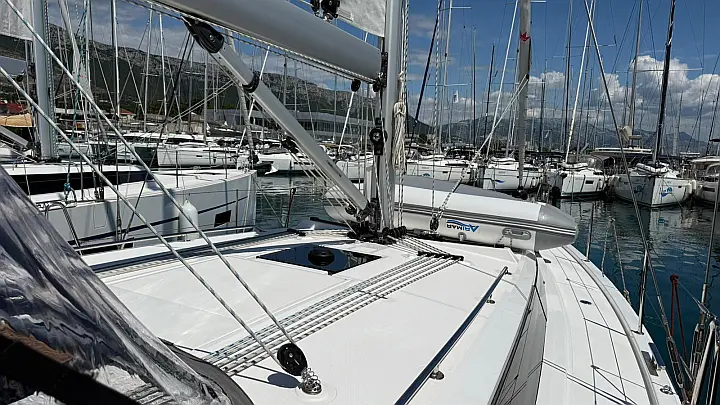 Bavaria C42 - 