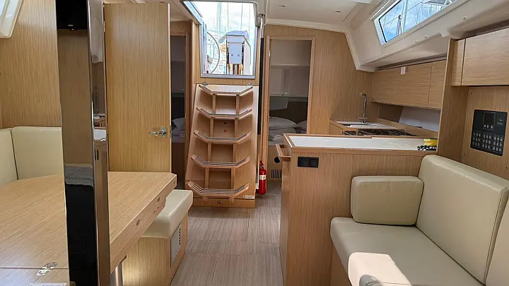 Bavaria C42 - 