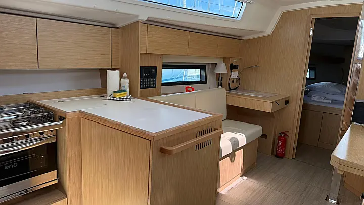 Bavaria C42 - 