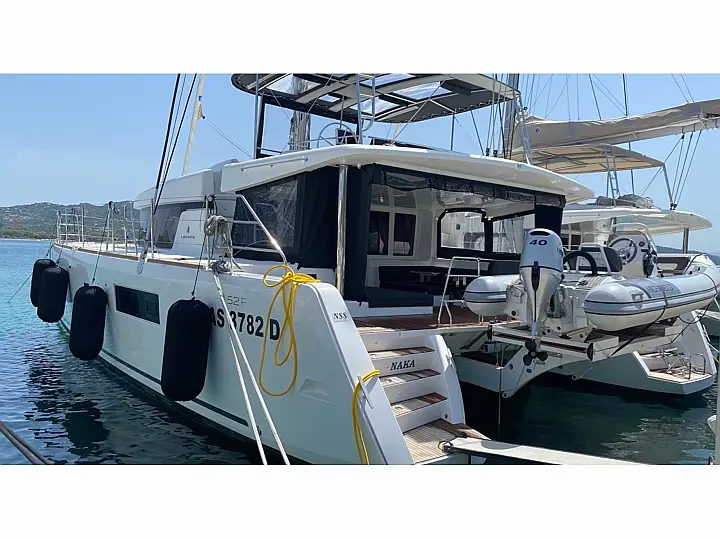 Lagoon 52F (5 cab) - External image