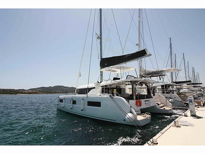 Lagoon 46 - External image