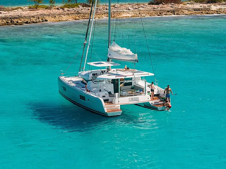 Lagoon 42 - External image