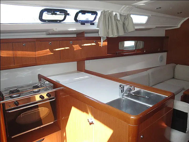 Beneteau Oceanis 37 - 