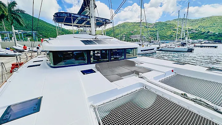 LAGOON 52F - PROA