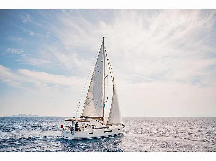 Sun Odyssey 440 - External image