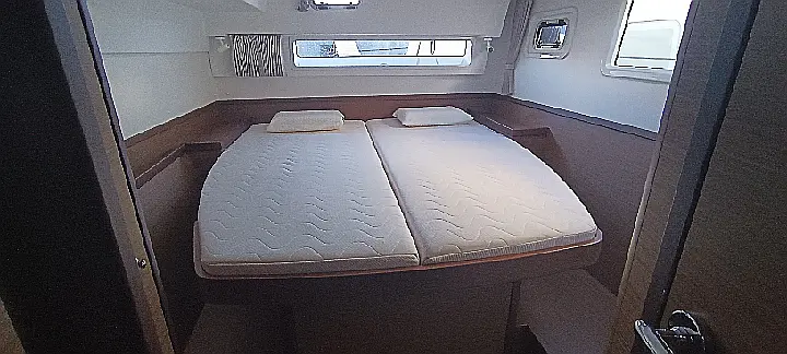Lagoon 42 - 