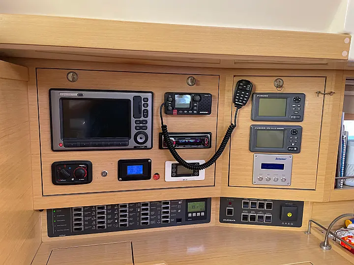 Elan 450 (cabin) - Instruments