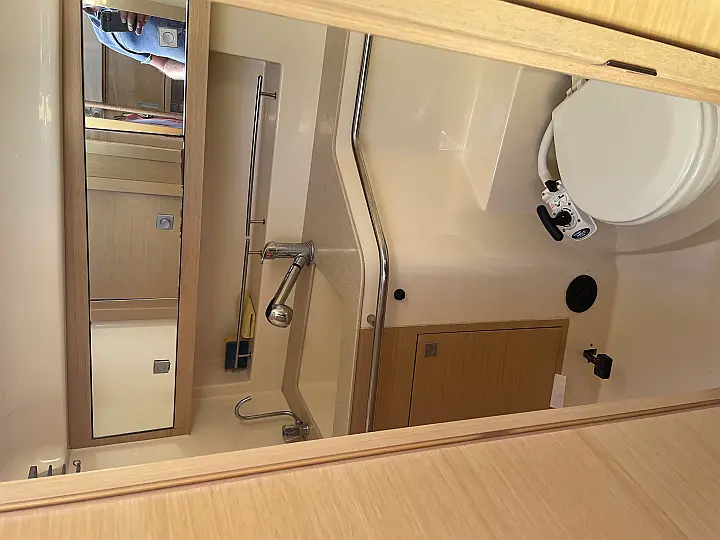 Elan 450 (cabin) - Toilet 2