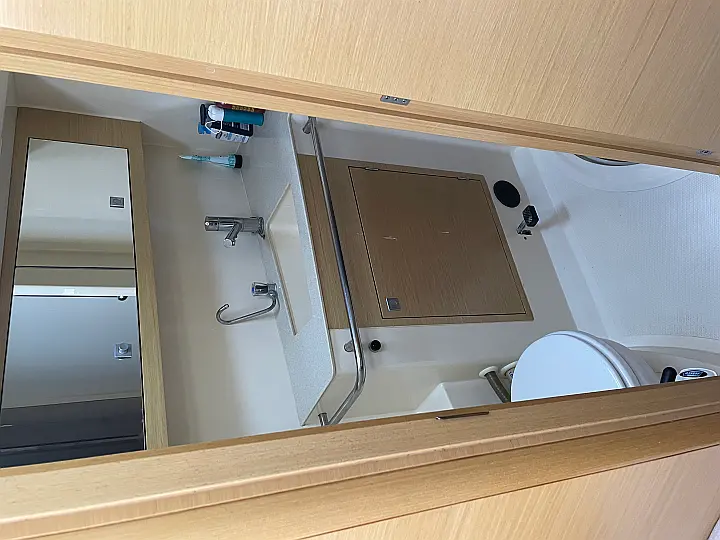 Elan 450 (cabin) - Toilet 1