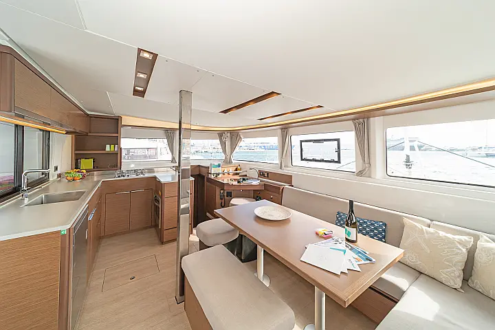 Lagoon 46 A/C & GEN & WM - 