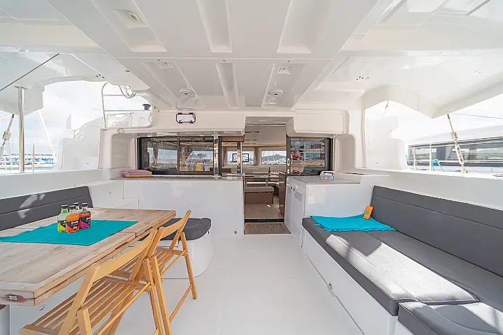Lagoon 46 A/C & GEN & WM - 