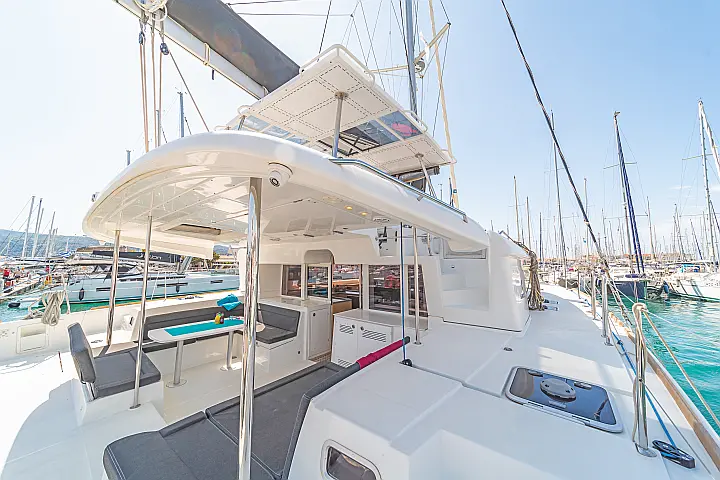 Lagoon 450  Fly A/C & GEN & WM - 