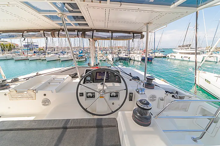 Lagoon 450  Fly A/C & GEN & WM - 