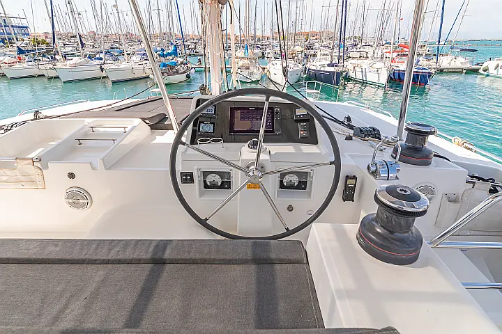Lagoon 450  Fly A/C & GEN & WM - 