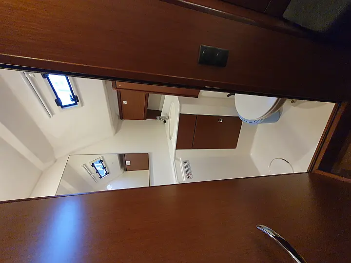 Bavaria 46 Cruiser Style - Starboard side stern WC