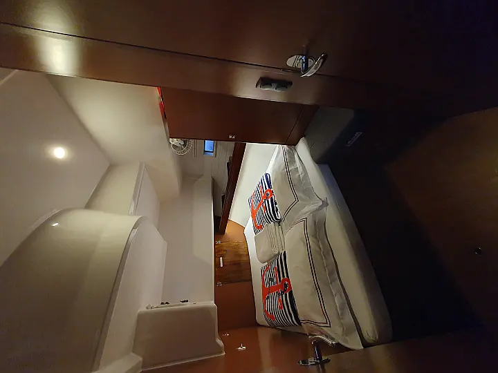 Bavaria 46 Cruiser Style - Portside cabin