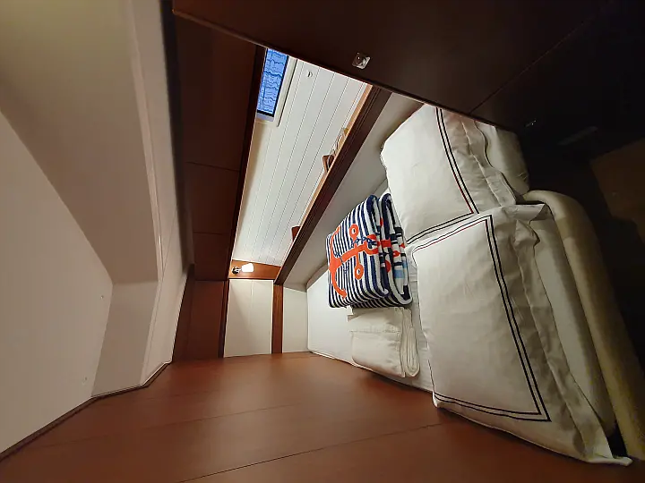 Bavaria 46 Cruiser Style - Starboard bow cabin