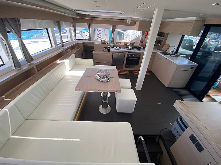 Lagoon 55 (5 cab) - 